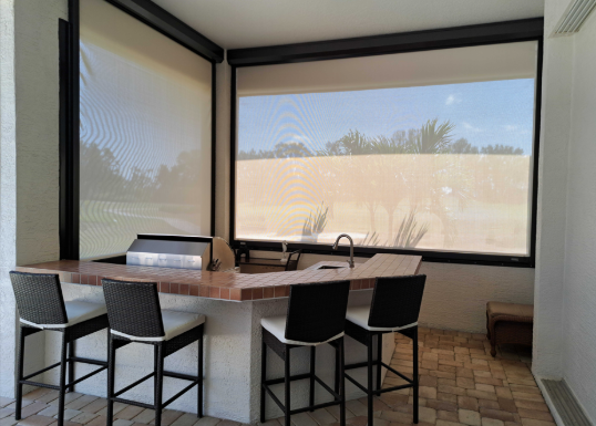 Motorized screens for outdoor kitchens